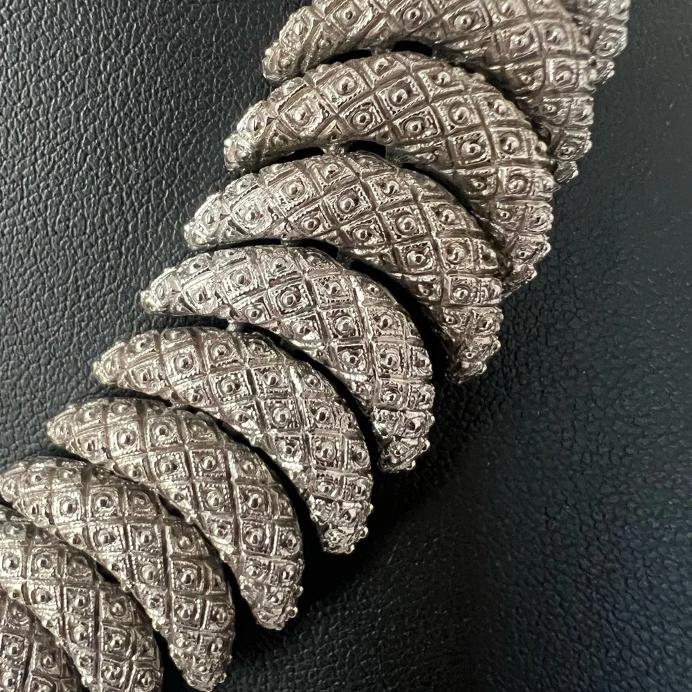 Vintage Monet 1950’s Silver Toned Collared Necklace D7